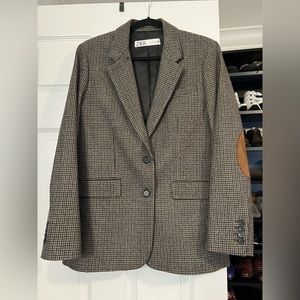 Zara tweed blazer with suede elbow patches. Oversized boxy fit. Worn twice